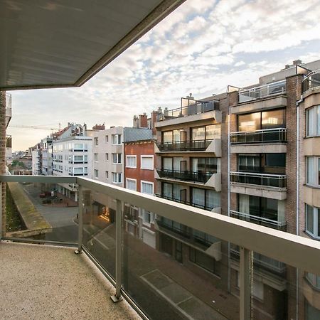 Yellow Knokke-Heist Bagian luar foto