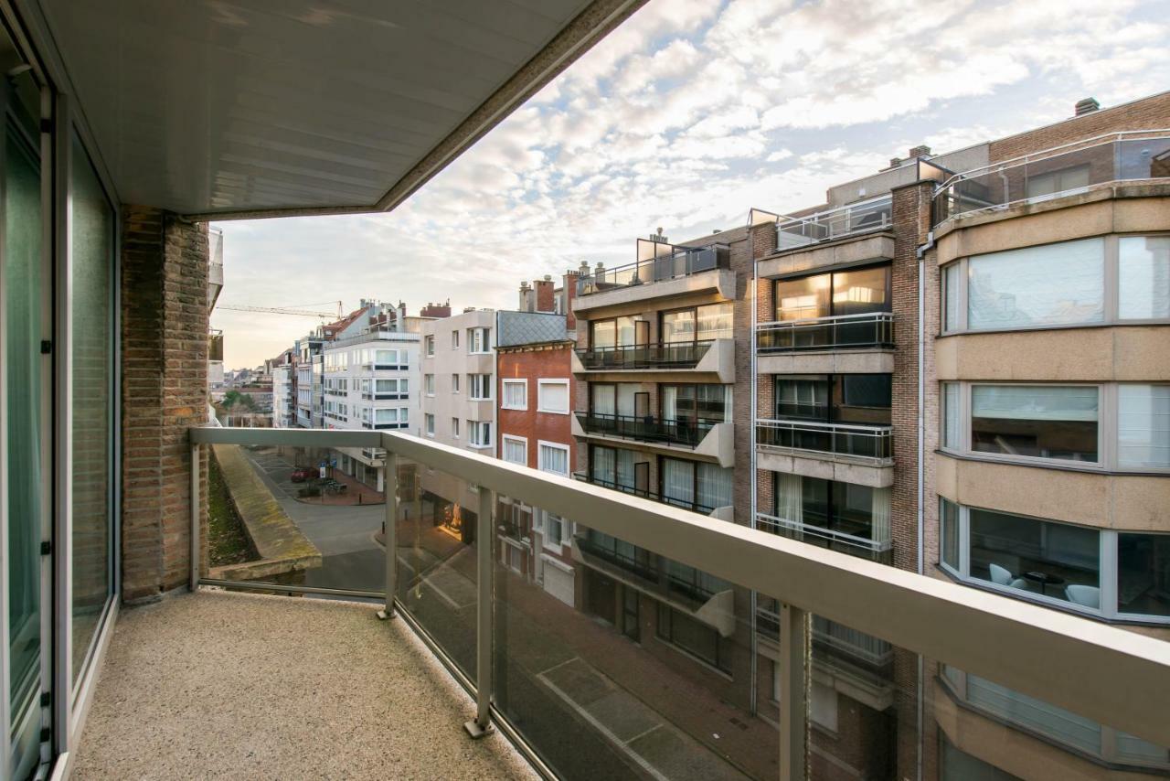 Yellow Knokke-Heist Bagian luar foto
