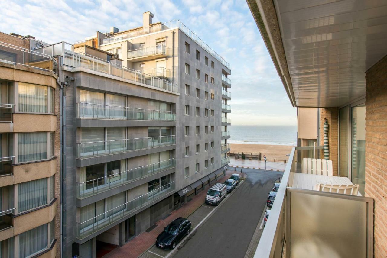 Yellow Knokke-Heist Bagian luar foto